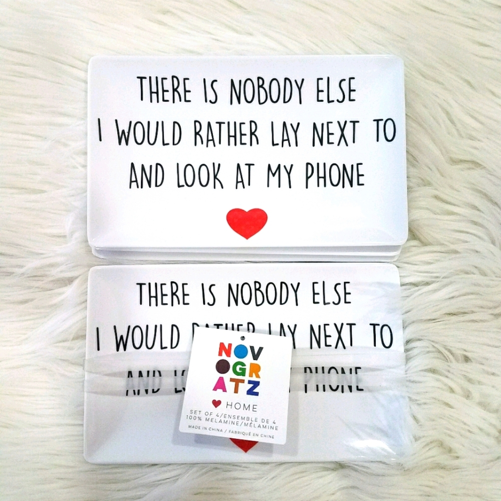 NOVOGRATZ  melamine  graphic 4 plates set